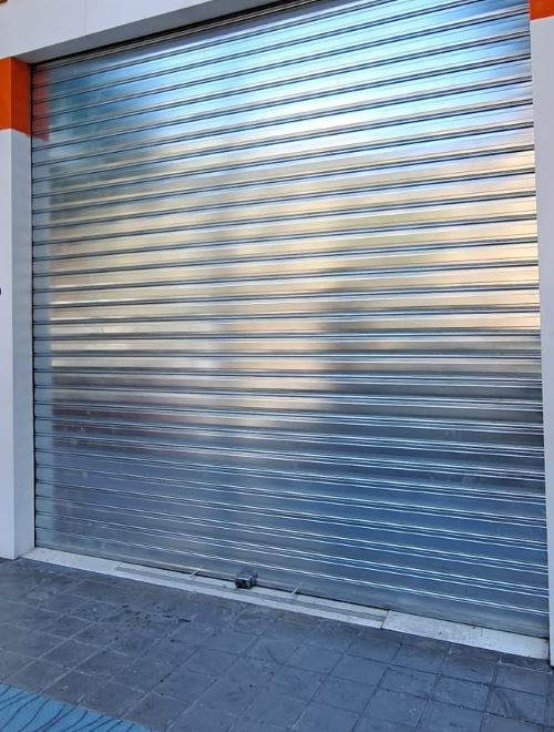 Persiana metálica de lamas galvanizadas